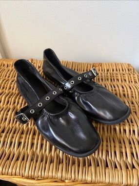 Ballet Flat with Eyelit Mary Jane Strap. Summer’s Fashion